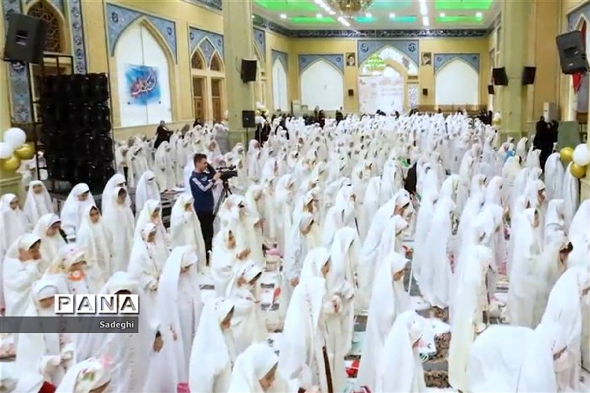 جشن بزرگ عبادت و بندگی ۱۰۰۰ دانش‌آموز ناحیه یک قزوین برگزار شد / فیلم