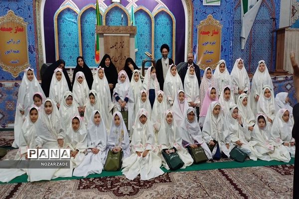 جشن تکلیف و بندگی نوگلان با حضور عمو غزالی در دبستان جامعه القرآن کاشان
