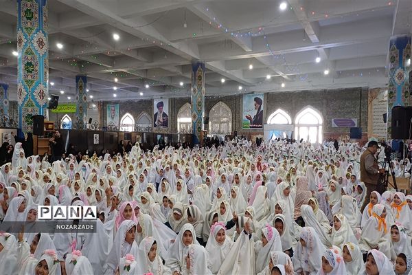 جشن تکلیف و بندگی نوگلان با حضور عمو غزالی در دبستان جامعه القرآن کاشان