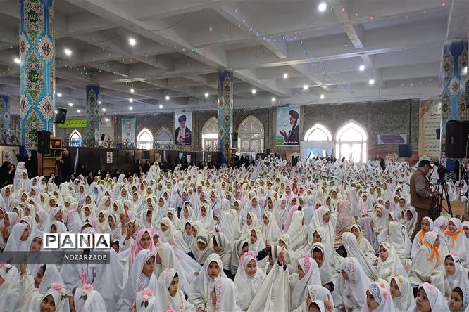 جشن تکلیف و بندگی نوگلان با حضور عمو غزالی در دبستان جامعه القرآن کاشان