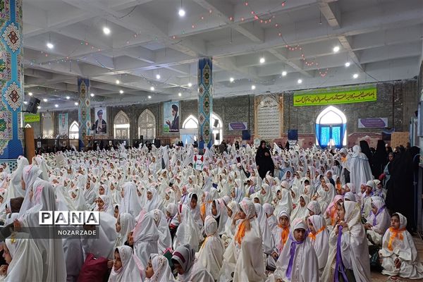 جشن تکلیف و بندگی نوگلان با حضور عمو غزالی در دبستان جامعه القرآن کاشان