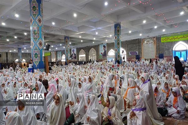 جشن تکلیف و بندگی نوگلان با حضور عمو غزالی در دبستان جامعه القرآن کاشان