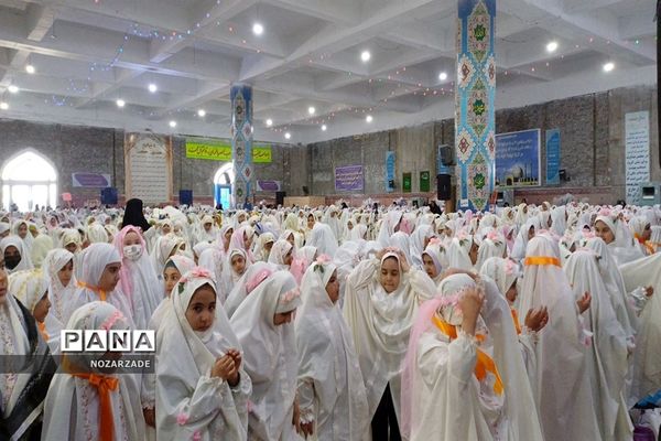 جشن تکلیف و بندگی نوگلان با حضور عمو غزالی در دبستان جامعه القرآن کاشان