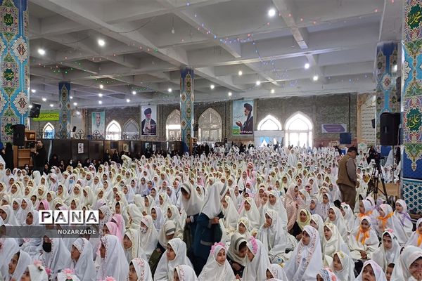 جشن تکلیف و بندگی نوگلان با حضور عمو غزالی در دبستان جامعه القرآن کاشان