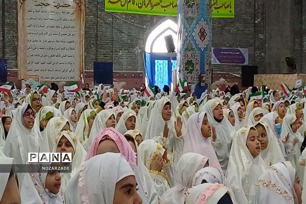 جشن تکلیف و بندگی نوگلان با حضور عمو غزالی در دبستان جامعه القرآن کاشان