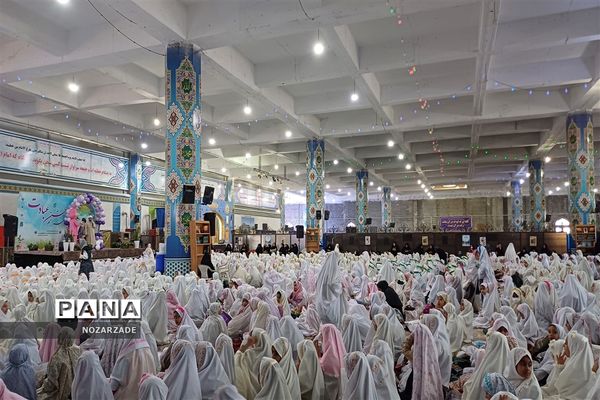 جشن تکلیف و بندگی نوگلان با حضور عمو غزالی در دبستان جامعه القرآن کاشان