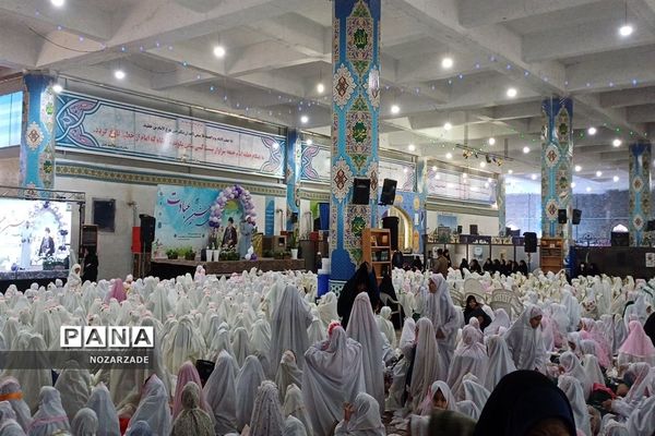 جشن تکلیف و بندگی نوگلان با حضور عمو غزالی در دبستان جامعه القرآن کاشان