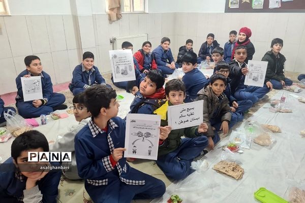مراسم صبحانه سالم و نان‌های سنتی در هفته بسیج ملی تغدیه در دبستان هموطن یک رودهن