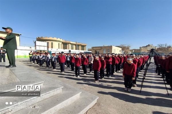 رونمایی از تندیس قاسم سلیمانی در دبستان شهید قاسم سلیمانی ناحیه ۴