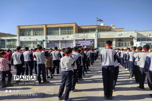 رونمایی از تندیس قاسم سلیمانی در دبستان شهید قاسم سلیمانی ناحیه ۴