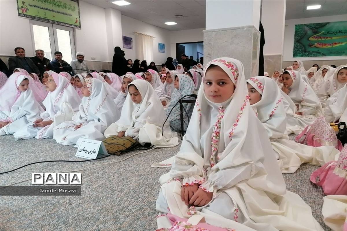 برگزاری مراسم معنوی جشن عبادت دانش‌آموزان دختر شهر فاروج در حوزه علمیه فاطمیه