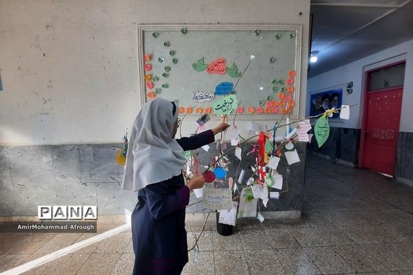 تهیه درخت آرزوها و آشنایی دانش‌آموزان با شب لیلة الرغائب در مدارس ناحیه یک شهرری