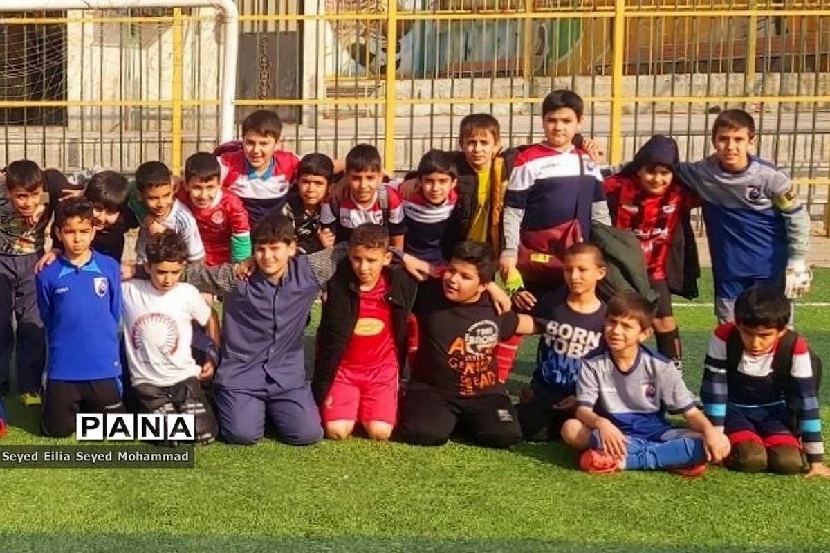مسابقات ورزشی در هفته هوای پاک در سالن الزهرا شهر قیامدشت