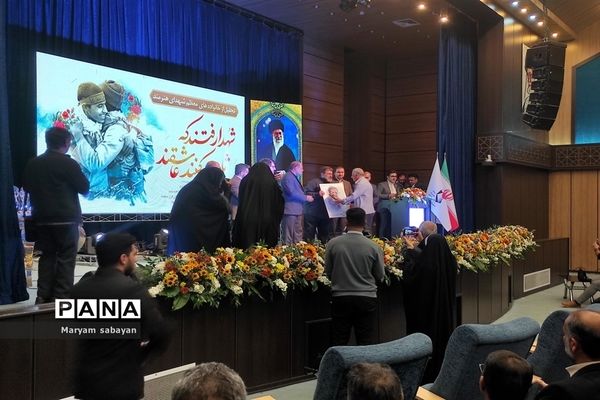 آیین اختتامیه دومین نمایشگاه هنرهای تجسمی ایثار در شیراز