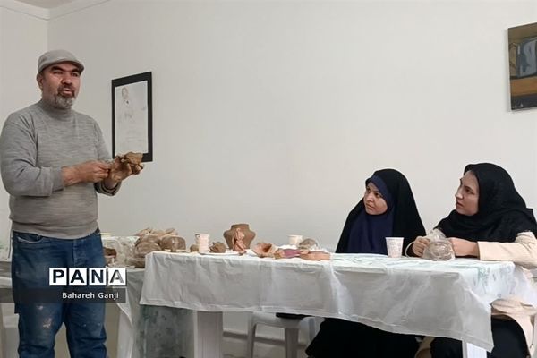 برگزاری سومین کارگاه توانمندی‌سازی هنرهای دستی رشته سفالگری در نیشابور
