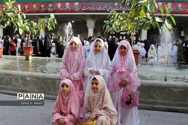 جشن تکلیف 1200 دانش‌آموز مدارس دخترانه غیردولتی در حرم حضرت معصومه(س)
