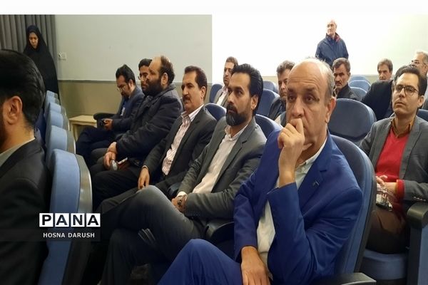 آئین تجلیل از منتخبین طرح و برنامه‌های آموزش بنیادین در استان