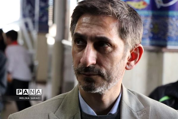 تجلیل دانش آموزان ناحیه یک بهارستان از پاسداران انقلاب اسلامی
