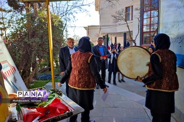 افتتاحیه نمایشگاه دست‌سازه دانش‌آموزی دبیرستان آرمینه مصلی نژاد