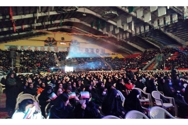 اجتماع عظیم دانش‌آموزان عضو شوراهای دانش‌آموزی اصفهان/ فیلم