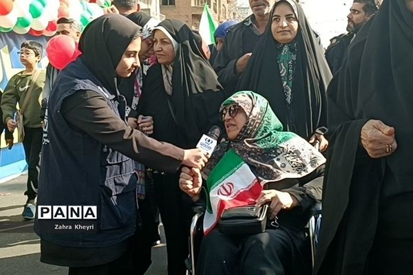 حضور دانش‌آموز خبرنگاران پانا شهرستان‌های استان تهران در راهپیمایی ۲۲ بهمن