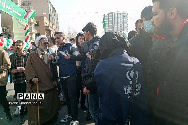 حضور دانش‌آموز خبرنگاران پانا شهرستان‌های استان تهران در راهپیمایی ۲۲ بهمن