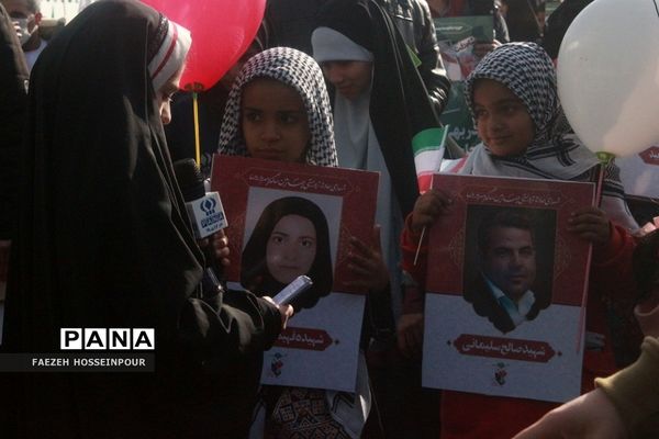 حضور دانش‌آموز خبرنگاران پانا شهرستان‌های استان تهران در راهپیمایی ۲۲ بهمن