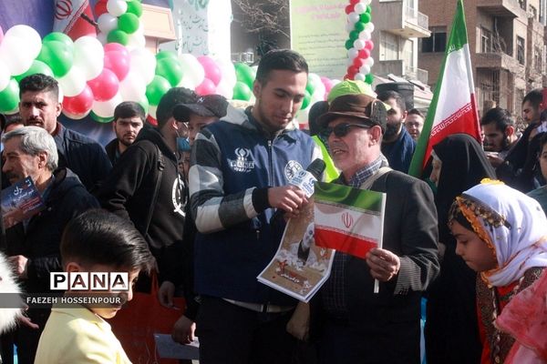 حضور دانش‌آموز خبرنگاران پانا شهرستان‌های استان تهران در راهپیمایی ۲۲ بهمن