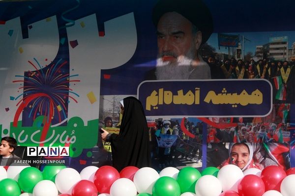 حضور دانش‌آموز خبرنگاران پانا شهرستان‌های استان تهران در راهپیمایی ۲۲ بهمن