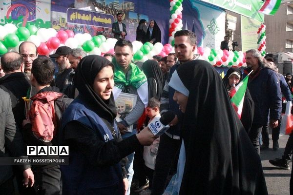 حضور دانش‌آموز خبرنگاران پانا شهرستان‌های استان تهران در راهپیمایی ۲۲ بهمن
