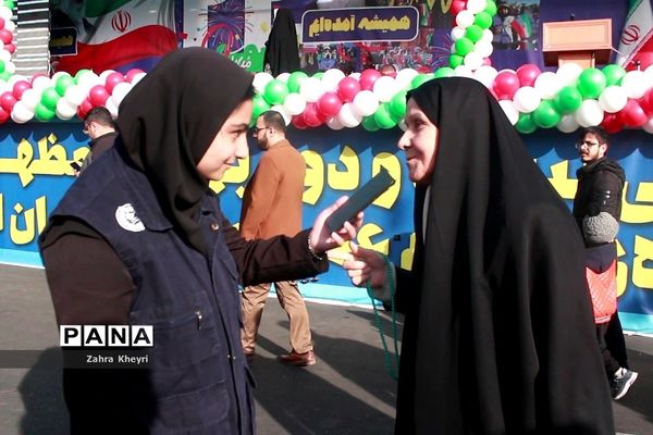 حضور دانش‌آموز خبرنگاران پانا شهرستان‌های استان تهران در راهپیمایی ۲۲ بهمن