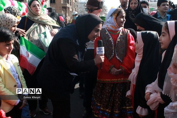 حضور دانش‌آموز خبرنگاران پانا شهرستان‌های استان تهران در راهپیمایی ۲۲ بهمن