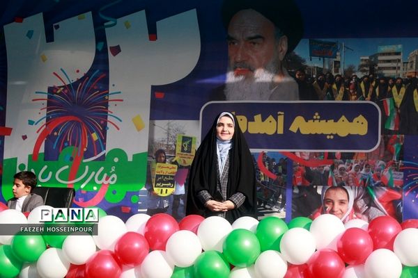 حضور دانش‌آموز خبرنگاران پانا شهرستان‌های استان تهران در راهپیمایی ۲۲ بهمن
