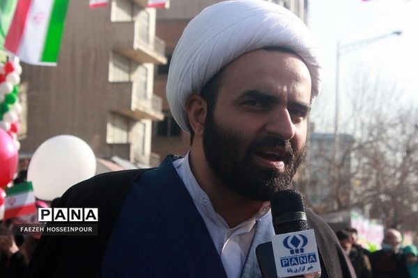 حضور دانش‌آموز خبرنگاران پانا شهرستان‌های استان تهران در راهپیمایی ۲۲ بهمن