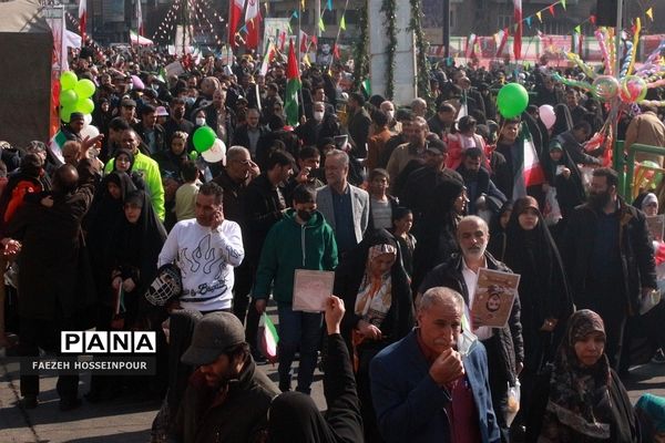 حضور دانش‌آموز خبرنگاران پانا شهرستان‌های استان تهران در راهپیمایی ۲۲ بهمن