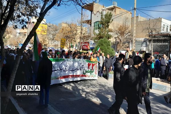 حضور باشکوه مردم اسفراین در راهپیمایی ۲۲ بهمن