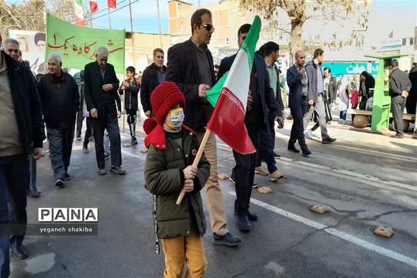 حضور باشکوه مردم اسفراین در راهپیمایی ۲۲ بهمن