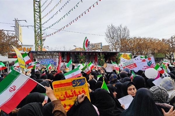 گوشه‌ای از راهپیمایی ۲۲ بهمن در نیشابور/ فیلم