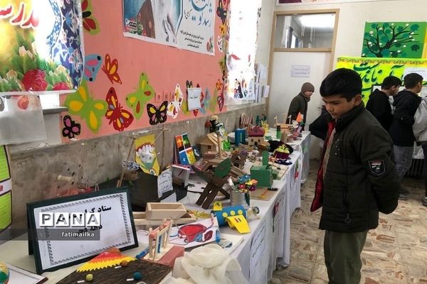 بازدید فرماندار فیروزکوه از نمایشگاه دستاوردهای دانش‌آموزی در شهرستان فیروزکوه