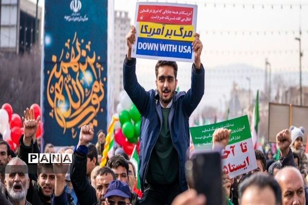 حماسه‌آفرینی کودکان و نوجوانان زنجانی در راهپیمایی ۲۲بهمن