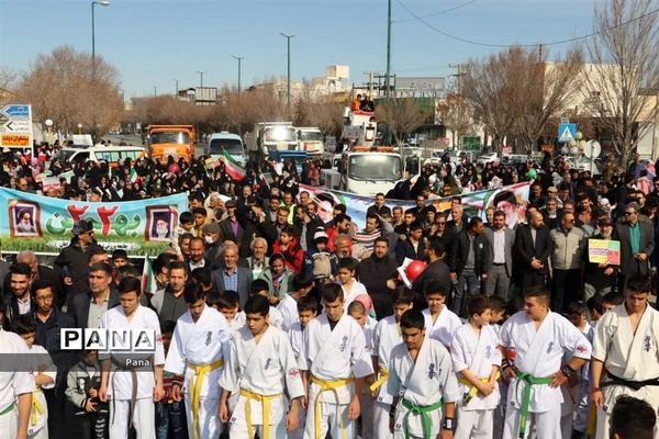 حضور باشکوه و پرشور مردم استان مرکزی در یوم‌ الله ۲۲ بهمن
