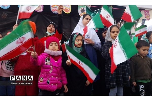 شور مردم در راهپیمایی ۲۲ بهمن قائمشهر/ فیلم