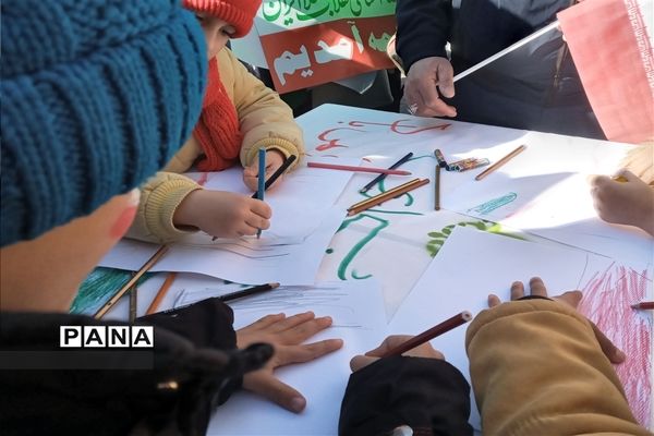 برپایی نمایشگاه فرهنگی سازمان دانش‌آموزی استان زنجان در مسیر راهپیمایی ۲۲بهمن