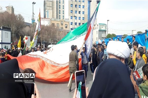 مراسم باشکوه ۲۲بهمن در جوار امام مهربانی‌ها