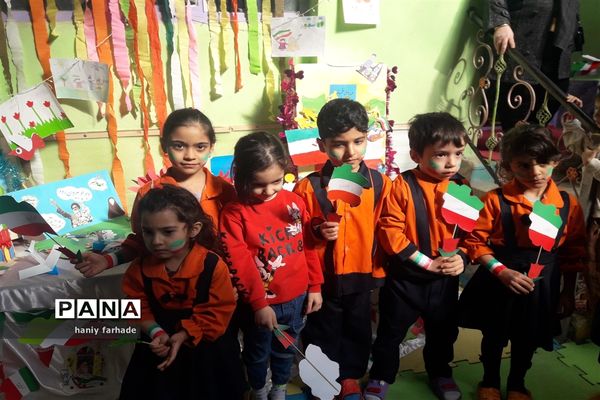 بر‌پای نمایشگاه مهد‌انقلاب ‌به‌مناسبت ۲۲بهمن‌