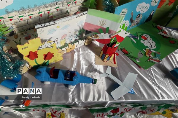 بر‌پای نمایشگاه مهد‌انقلاب ‌به‌مناسبت ۲۲بهمن‌
