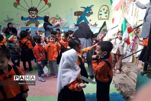 بر‌پای نمایشگاه مهد‌انقلاب ‌به‌مناسبت ۲۲بهمن‌