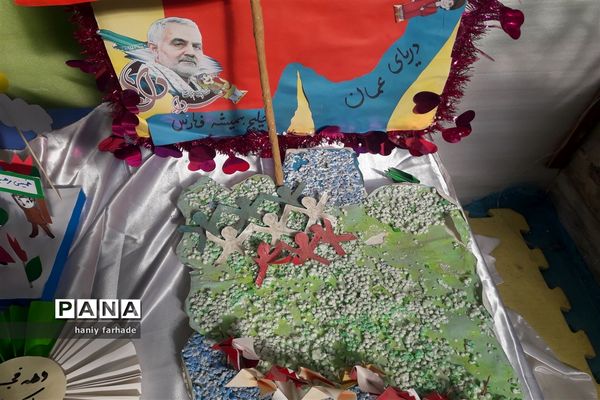 بر‌پای نمایشگاه مهد‌انقلاب ‌به‌مناسبت ۲۲بهمن‌