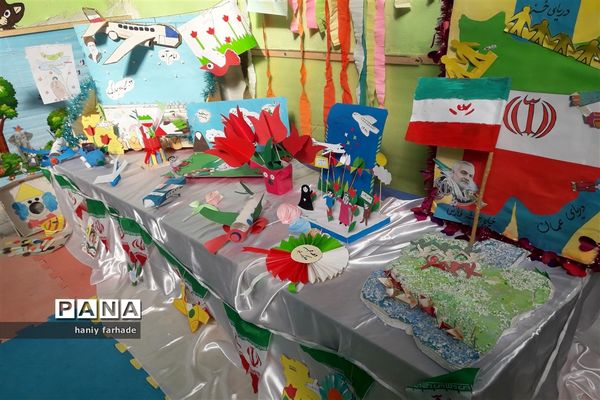 بر‌پای نمایشگاه مهد‌انقلاب ‌به‌مناسبت ۲۲بهمن‌