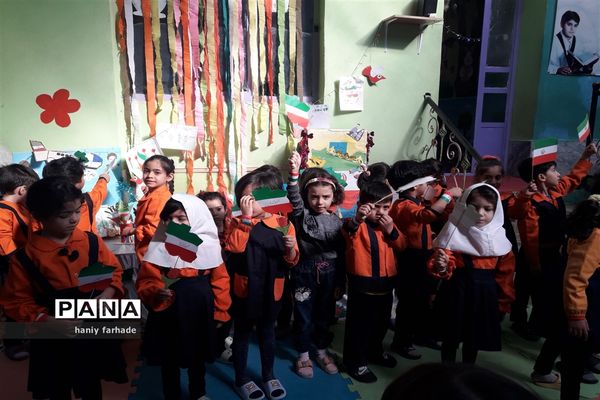 بر‌پای نمایشگاه مهد‌انقلاب ‌به‌مناسبت ۲۲بهمن‌